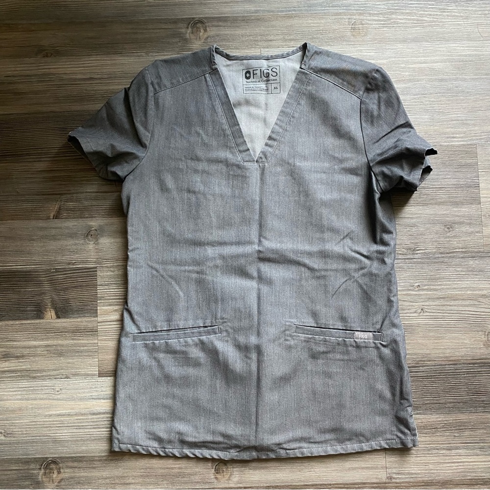 Wear Figs Casma 3 Pocket Scrub Top
